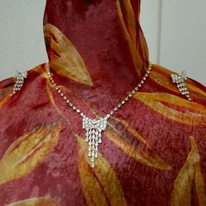 Dimond rhinestone necklace and earring set